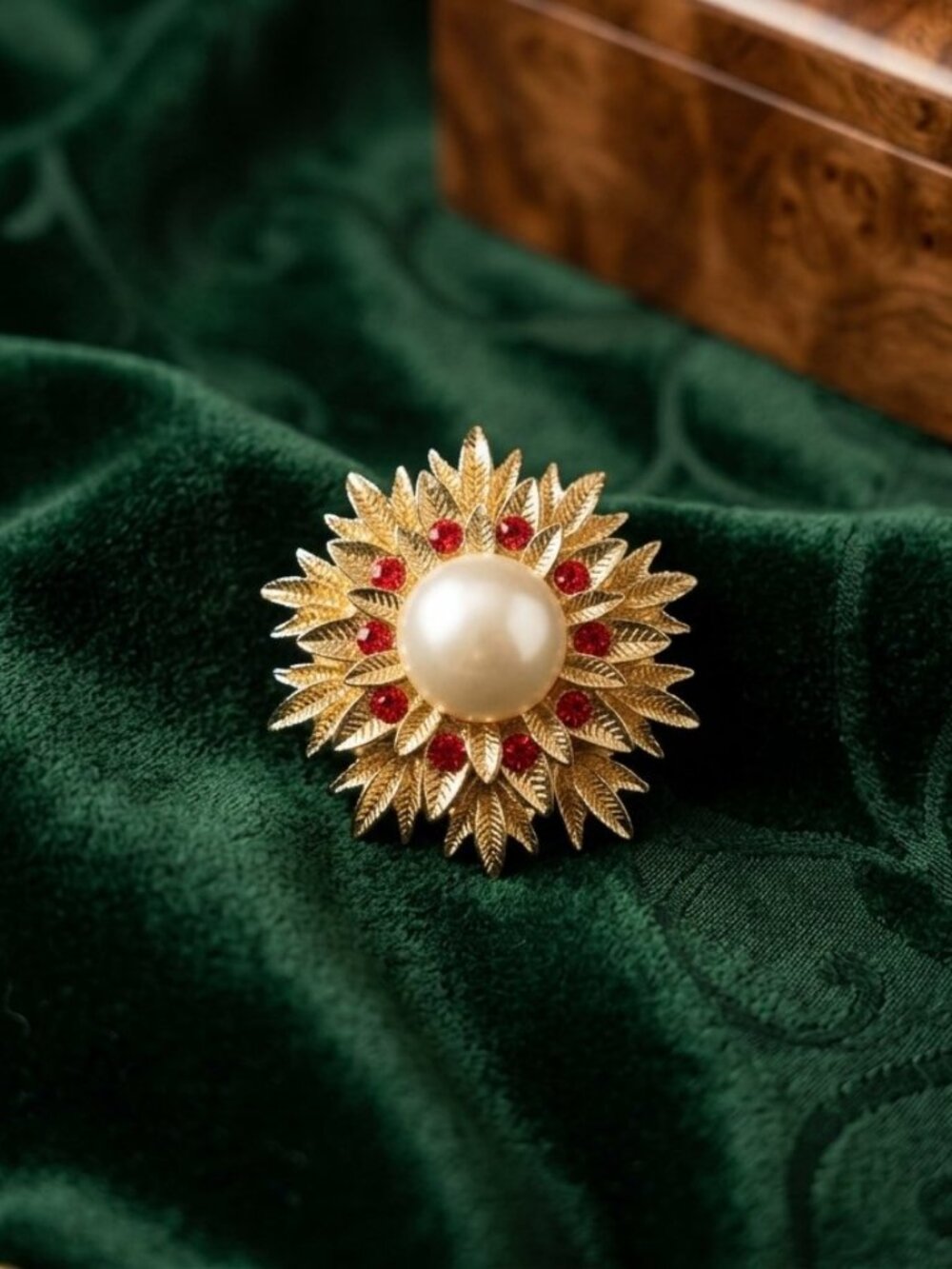 Gold Tone Red & White Flower Floral Theme Brooch